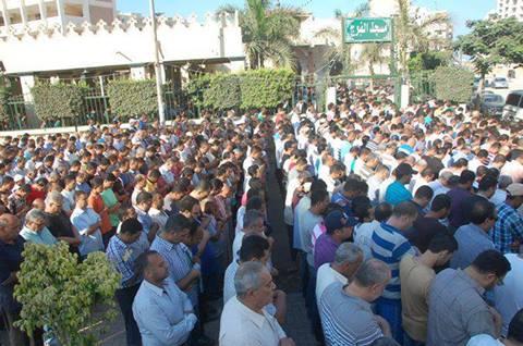 أهالي المندرة يشيعون جنازة شهيدي مجزرة سموحة