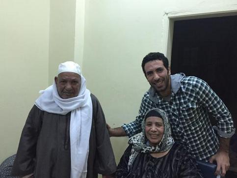 وكيل أعمال أبو تريكة لـ”رصد”: شائعة وفاة والد موكلي غير صحيحة