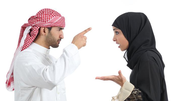 دراسة: خناقات المتزوجين تسبب الإصابة بالسمنة