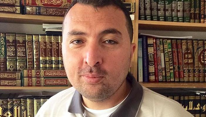 الخونة في ذكرى المذبحة