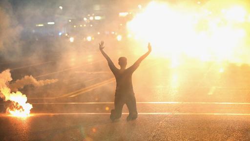 والدة الشاب الأمريكي: “تحقيق العدالة” سيعيد النظام إلى الضاحية