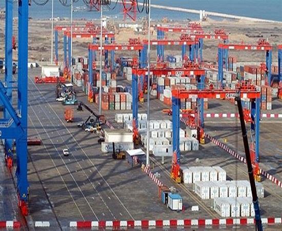 مصدر بـ”الزراعة”:  تكدس 1500طن مبيدات سامة بميناء الأدبية ومخازن الصف