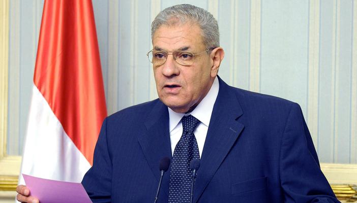 إبراهيم محلب يقرر رفع الشريحة المعفاة من ضريبة الدخل لـ6500 جنيه