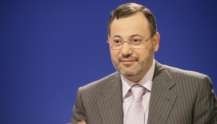 أحمد منصور: بورصة السيسي في طريقها للانهيار