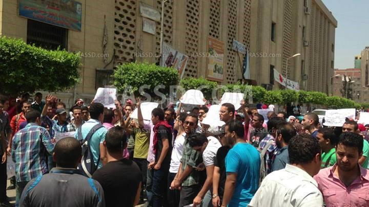 طلاب جامعة القاهرة يتظاهرون ضد الانقلاب