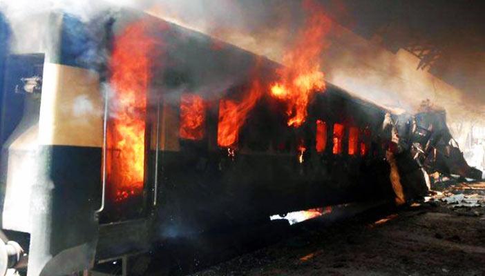 السيطرة على حريق شب بإحدى عربات قطار محمل بسولار في منفلوط