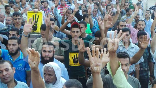 ثوار سوهاج يرفعون شعار ” رابعة ” فى مسيرة حاشدة اليوم