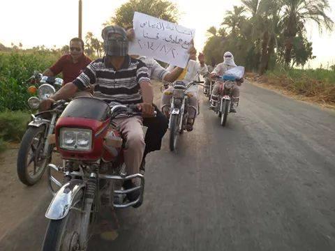 مسيرة بالدراجات النارية رفضًا للانقلاب العسكري في “نجع حمادي “