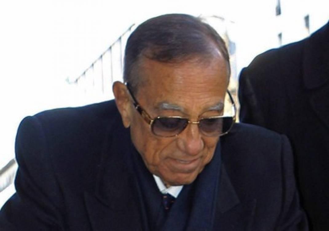 رغم التصالح.. محامي حسين سالم: موكلي وعائلته مازالو على قوائم الترقب