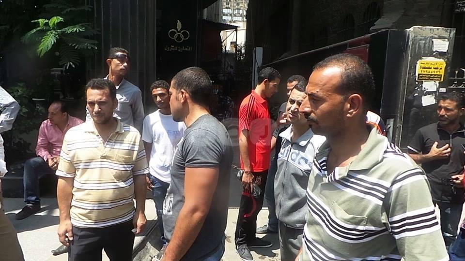 بالصور.. وقفة احتجاجية لعمال شركة التعاون للبترول للمطالبة بالتعيين