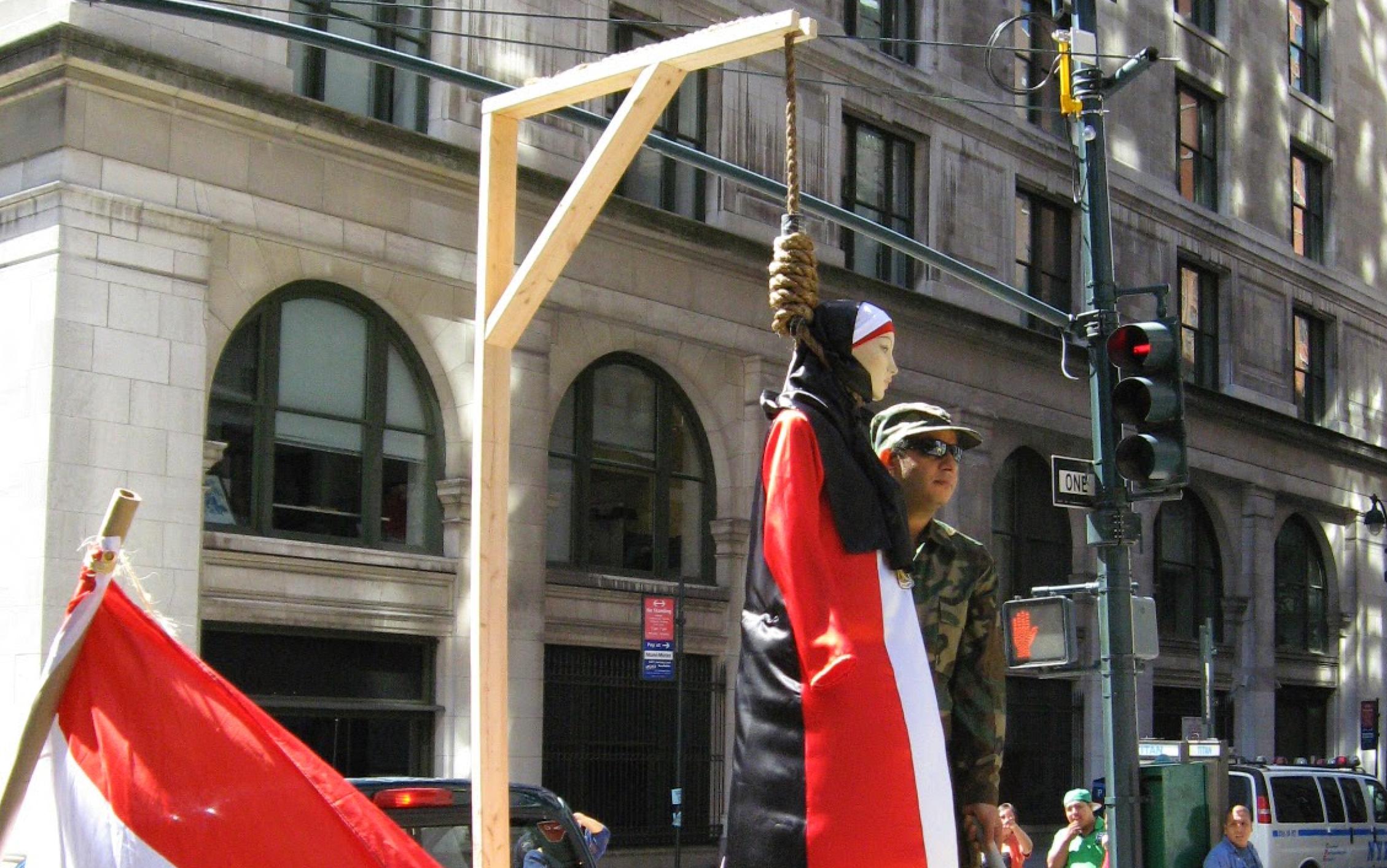 مؤيدو الشرعية وقادة التفويض..  بين حب الوطن وحب الأبناء – أحمد فؤاد