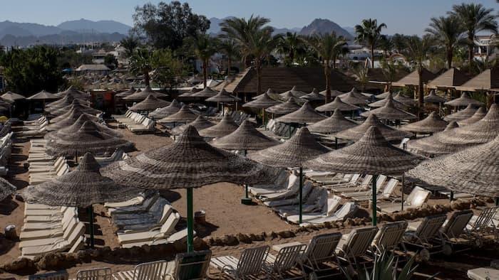 فينانشال تايمز: بسبب تدهور الاقتصاد.. مصر تذهب صاغرة للبنك الدولي