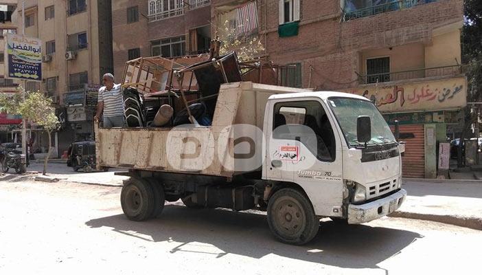 بالصور.. حملة إزالة إشغالات بمنطقة فيصل بالهرم وسط استياء الباعة