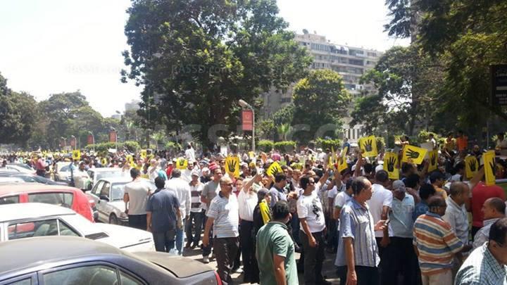 مسيرة حاشدة من مسجد المحروسة بالجيزة رفضاً للإنقلاب