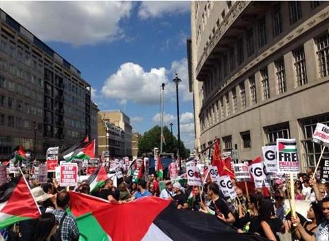 صور | آلاف المتظاهرين في لندن ينددون بـ”إرهاب” إسرائيل