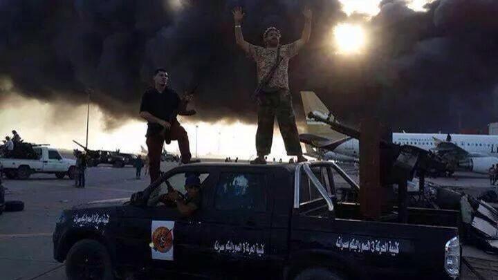 “فجر ليبيا” تتهم مصر والإمارات بالضلوع في تفجير طرابلس