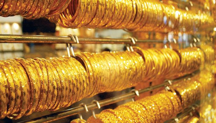 تراجع أسعار الذهب وارتفاع العملات وثبات مواد البناء وتباين الخضراوات