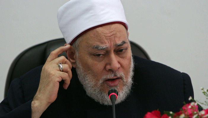 بالفيديو.. علي جمعة يتراجع بعد رفع شعار “رابعة” ويصفه بالماسوني