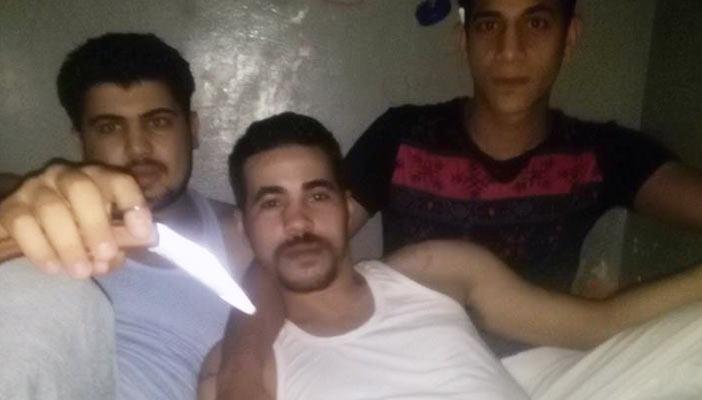 بالصور.. رواد “فيس بوك” يتداولون صورا لسجين معه مطواة وحشيش داخل محبسه