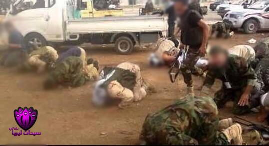 فيديو | لحظة سيطرة الثوار على أكبر مطارات ليبيا