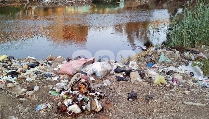 القمامة تنتشر في دمياط.. والأهالي: “قرفنا من الموضوع اللي مالوش حل ده”