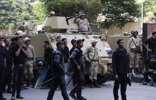 الداخلية تمنع مسيرة حلوان من دخول مدينة 15 مايو