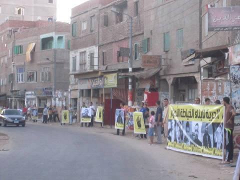 قرية الخياطة بدمياط يعدون سلاسل بشرية ضد الانقلاب