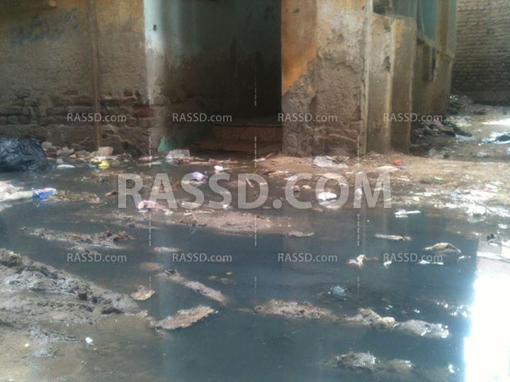 دكرنس تغرق في مياه الصرف والمسئولين في سُبات