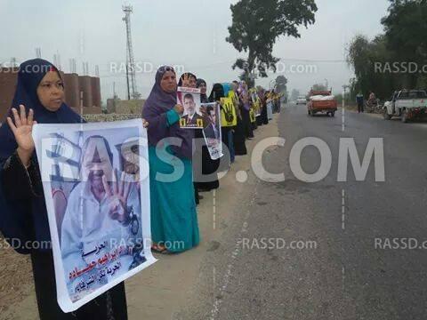 سلسلة بشرية في “فاقوس” بالشرقية طلبًا للقصاص