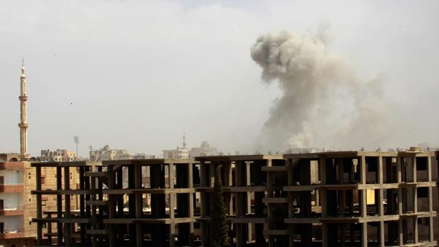 النظام السوري ينفذ غارات مكثفة على مواقع لـ”داعش”