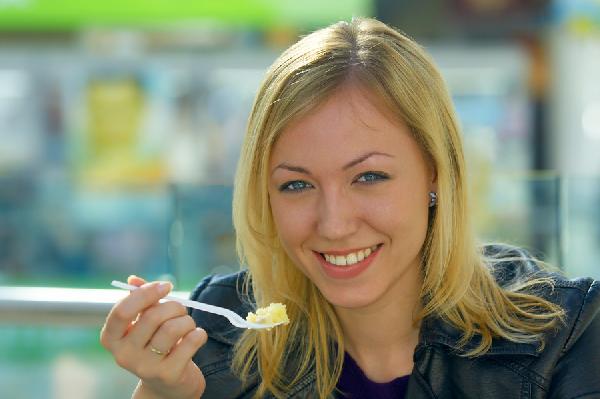 كيف تعرف أنك تعاني من نقص فيتامين “B12″؟