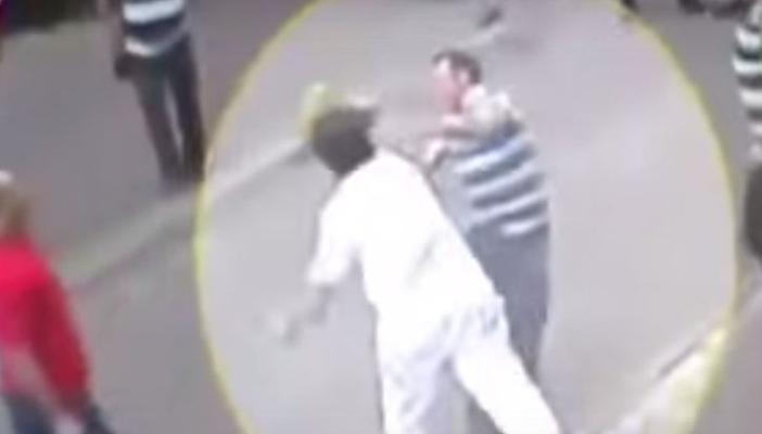 بالفيديو.. كويتي يتغلب على 15 شخصا تركيّا ويشبعهم ضربا