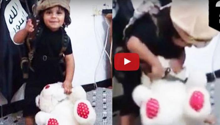 بالفيديو.. “طفل تنظيم الدولة” يتدرب على الذبح باستخدام دمية