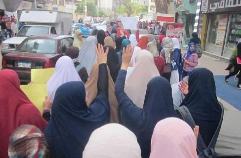 مسيرة لنساء ضد الانقلاب بدمياط تنديدا بتردى الأوضاع الاقتصادية