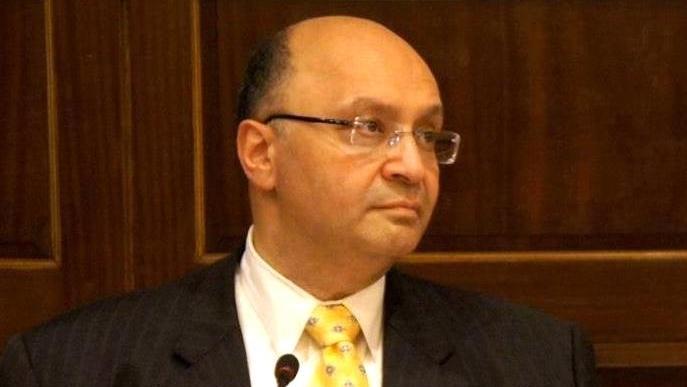 مدير موسوعة المعرفة يستنكر فصل “الشافعي” ويؤكد: رئاسة مجمع اللغة شرف