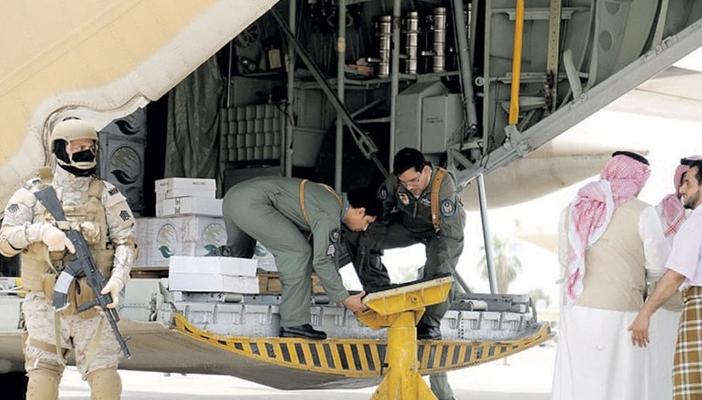 وصول عاشر طائرة إغاثة سعودية لمطار عدن