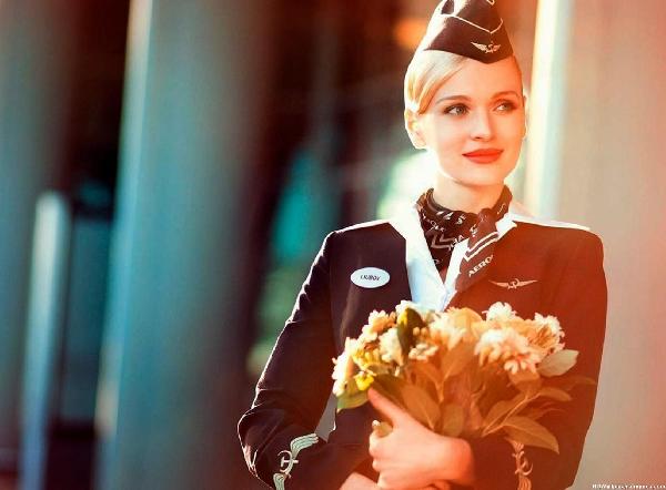 مضيفة طيران تغني إرشادات السلامة بطريقة “الراب”