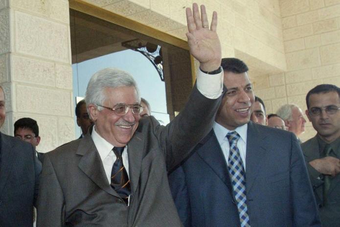 صحيفة إسرائيلية تكشف الدول العربية الراعية للمصالحة بين عباس ودحلان