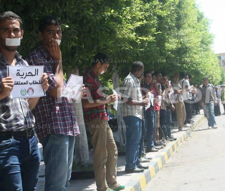 بالصور ..وقفة لطلاب الإسكندرية احتجاجاً على  اعتقال زملائهم