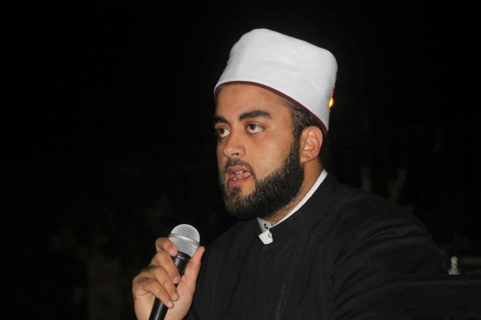 أنس السلطان بعد إخلاء سبيله: اللهم أكرم أبي وأمي واجزهما خير الجزاء