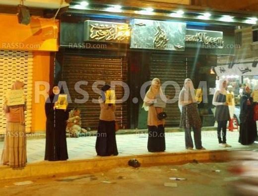 طالبات ضد الانقلاب ينظمن سلسلة بشرية بكفر الشيخ