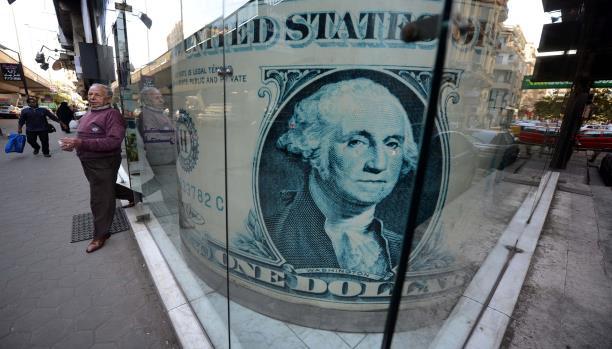 وول ستريت جورنال: الموقف الاقتصادي المصري يتجه للأسوأ بسبب الدولار