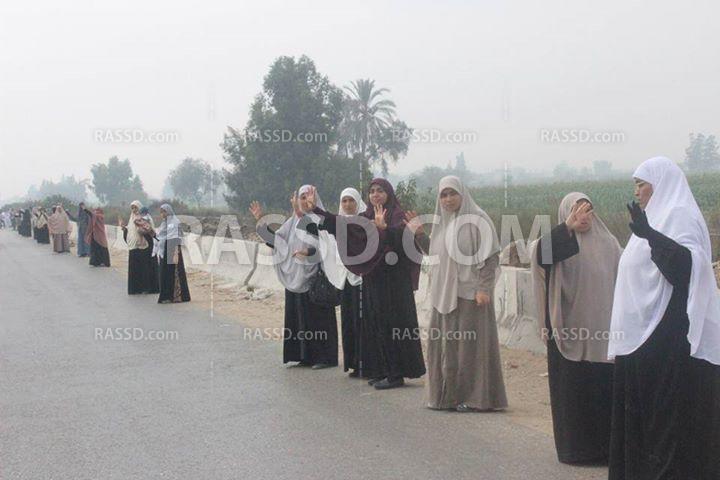 سلاسل بشرية بـ “كفر صقر” و”فاقوس” تنديدًا بغلاء الأسعار