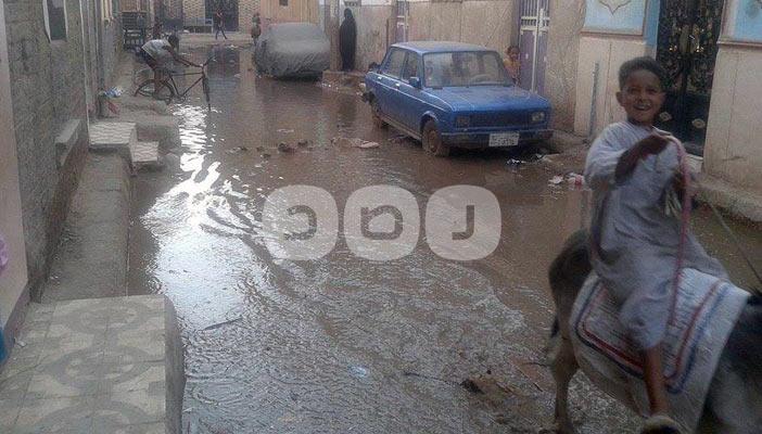 مدينة “قوص” بقنا تشكو الغرق في مياه الصرف الصحي وسط تجاهل المسؤولين