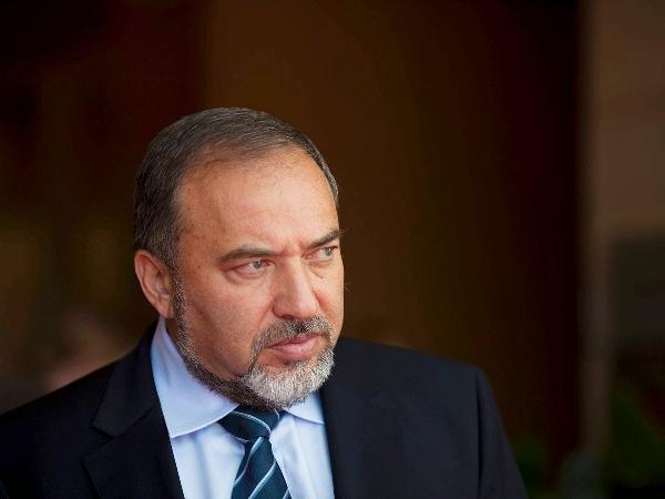 “ليبرمان”: صمود “حماس” يسبب لي إزعاجًا