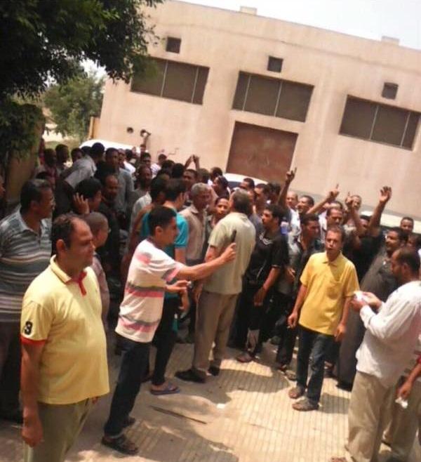 استمرار إضراب عمال مصنع السيراميك بالمنطقة الصناعية في قويسنا