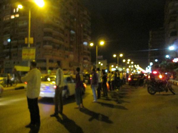 سلسلتان بشريتان رافضتان للانقلاب في بورسعيد