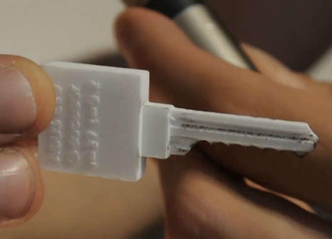 اختراع يهدد العالم مفتاح ثلاثي الأبعاد يفتح ملايين الأقفال