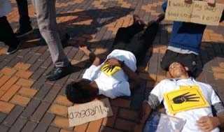 مصريون في برمنجهام سيتي يناهضون الانقلاب بـ “عرض مسرحي”