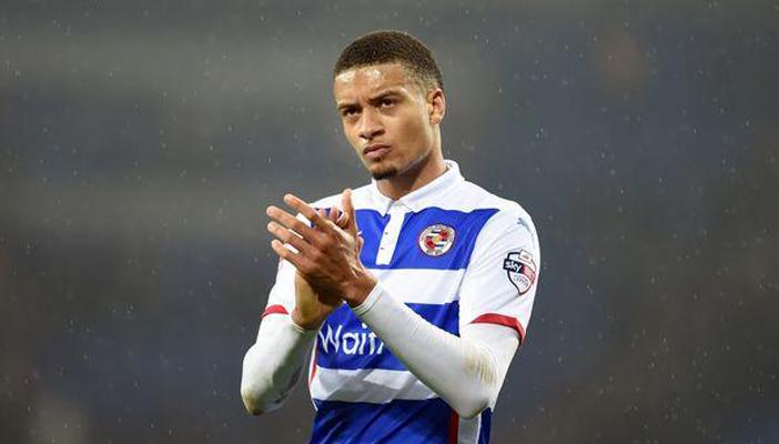 رسميا.. تشيلسي يضم مايكل هيكتور مدافع ريدينج